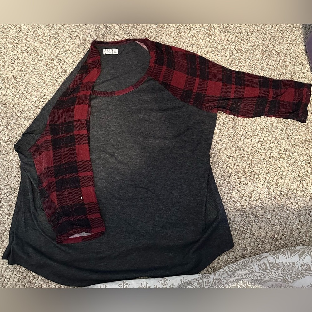 Maurice’s plaid sleeve baseball tee size 2